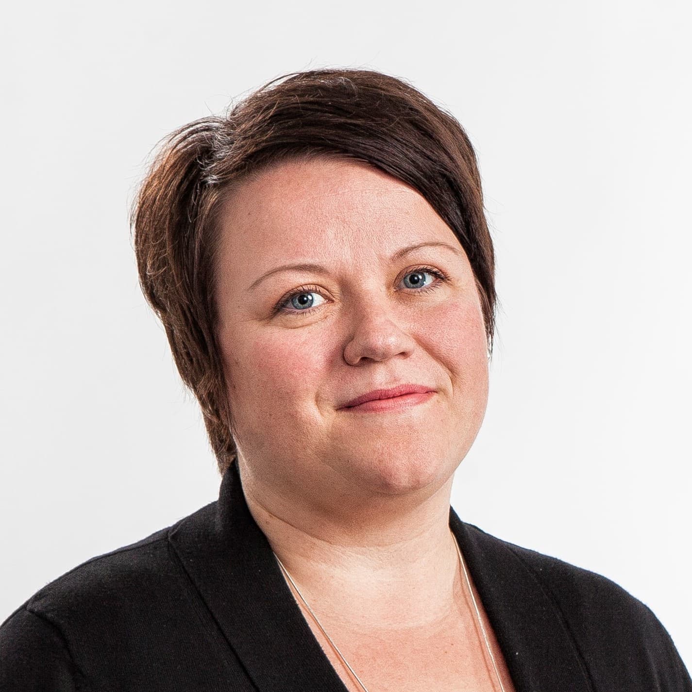 Minna Kilpeläinen — Pihlajalinna