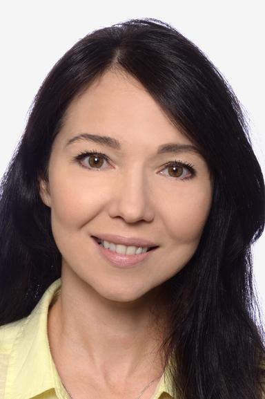 Melina Mustonen, Lääketieteen lisensiaatti — Pihlajalinna