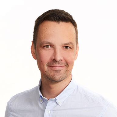 Janne Iivanainen, Lääketieteen lisensiaatti — Pihlajalinna