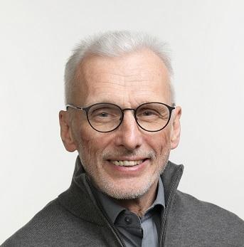 Pertti Kuusisto, Medicine licentiat — Pihlajalinna