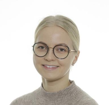 Henni Hyvärinen — Pihlajalinna