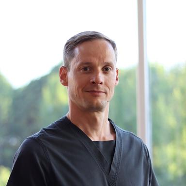 Eerik Hällfors — Pihlajalinna