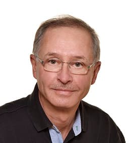 Pauli Puolakkainen, Professor — Pihlajalinna