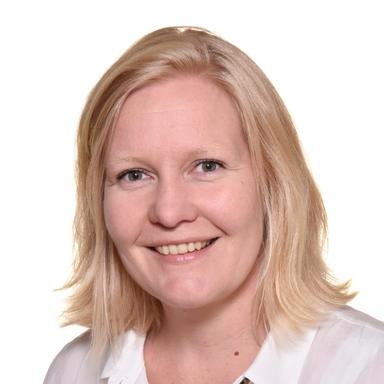 Annina Lyly, Lääketieteen tohtori — Pihlajalinna