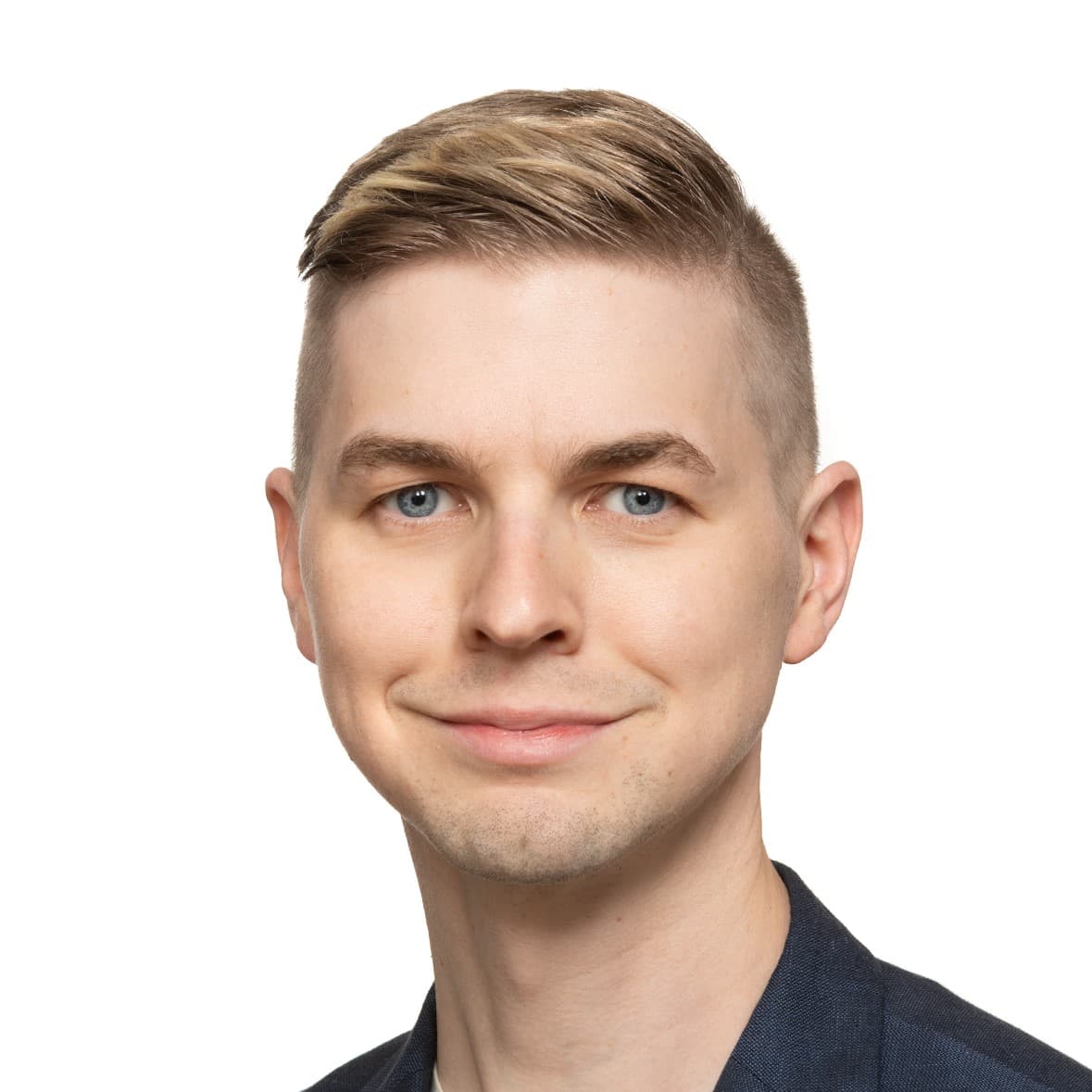 Eero Lääperi, Medicine licentiat — Pihlajalinna