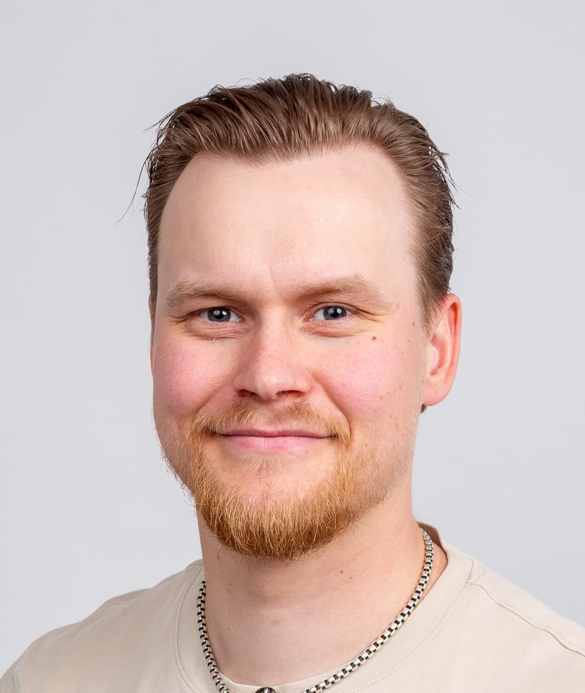 Joona Joensuu Lääketieteen lisensiaatti — Pihlajalinna