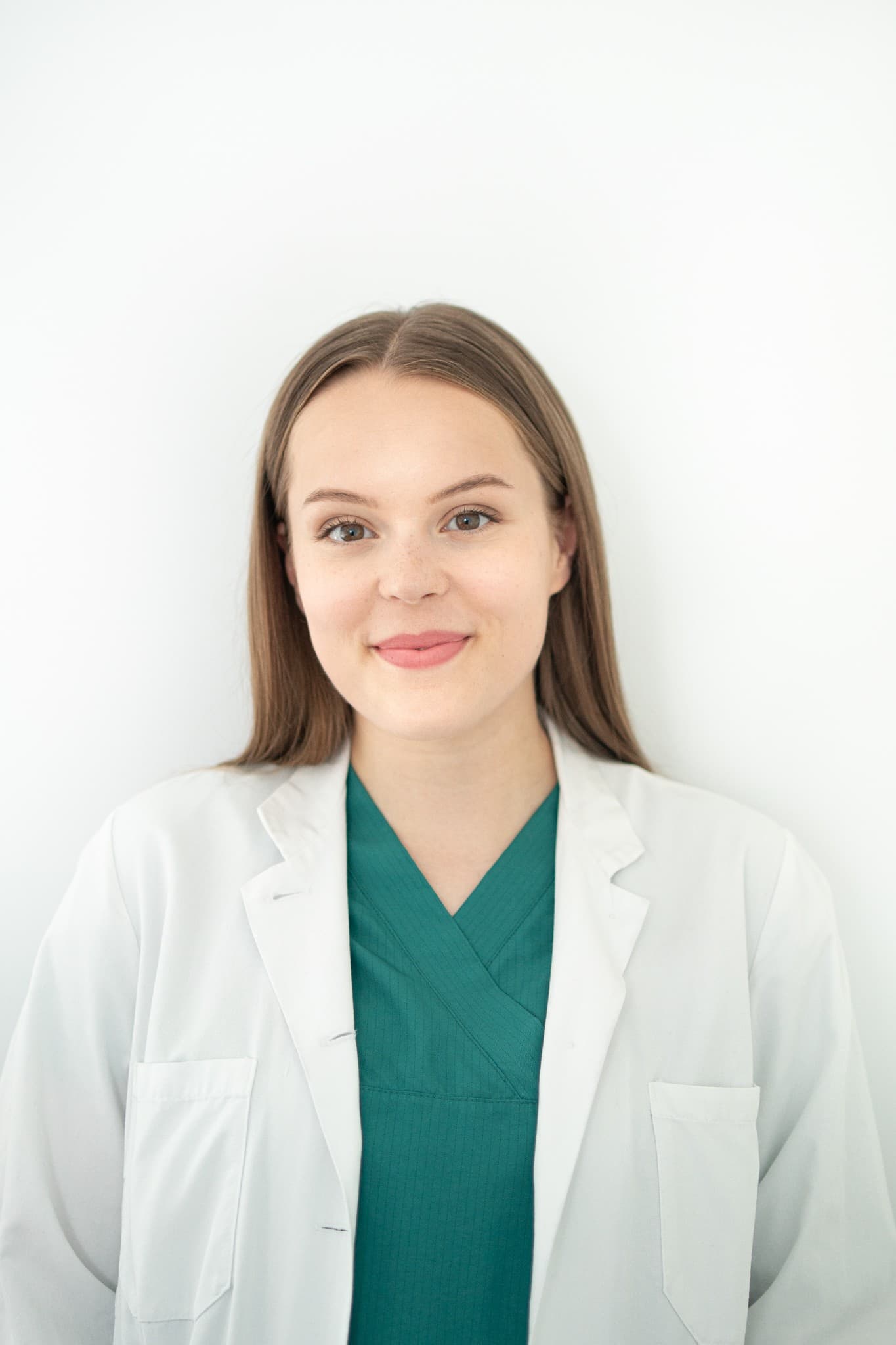 Roosa Hujanen, Lääketieteen lisensiaatti — Pihlajalinna