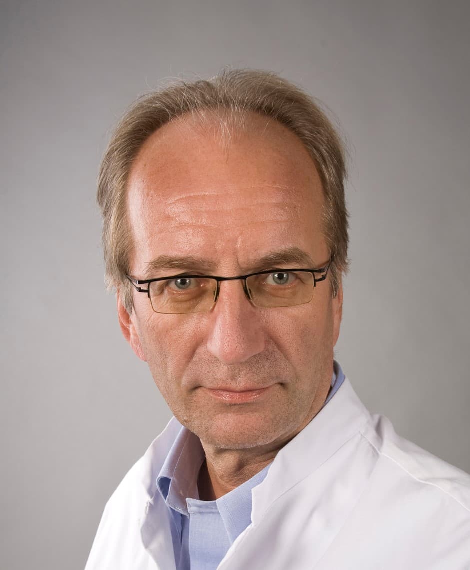 Olavi Airaksinen Dosentti, Lääketieteen tohtori, Professori — Pihlajalinna